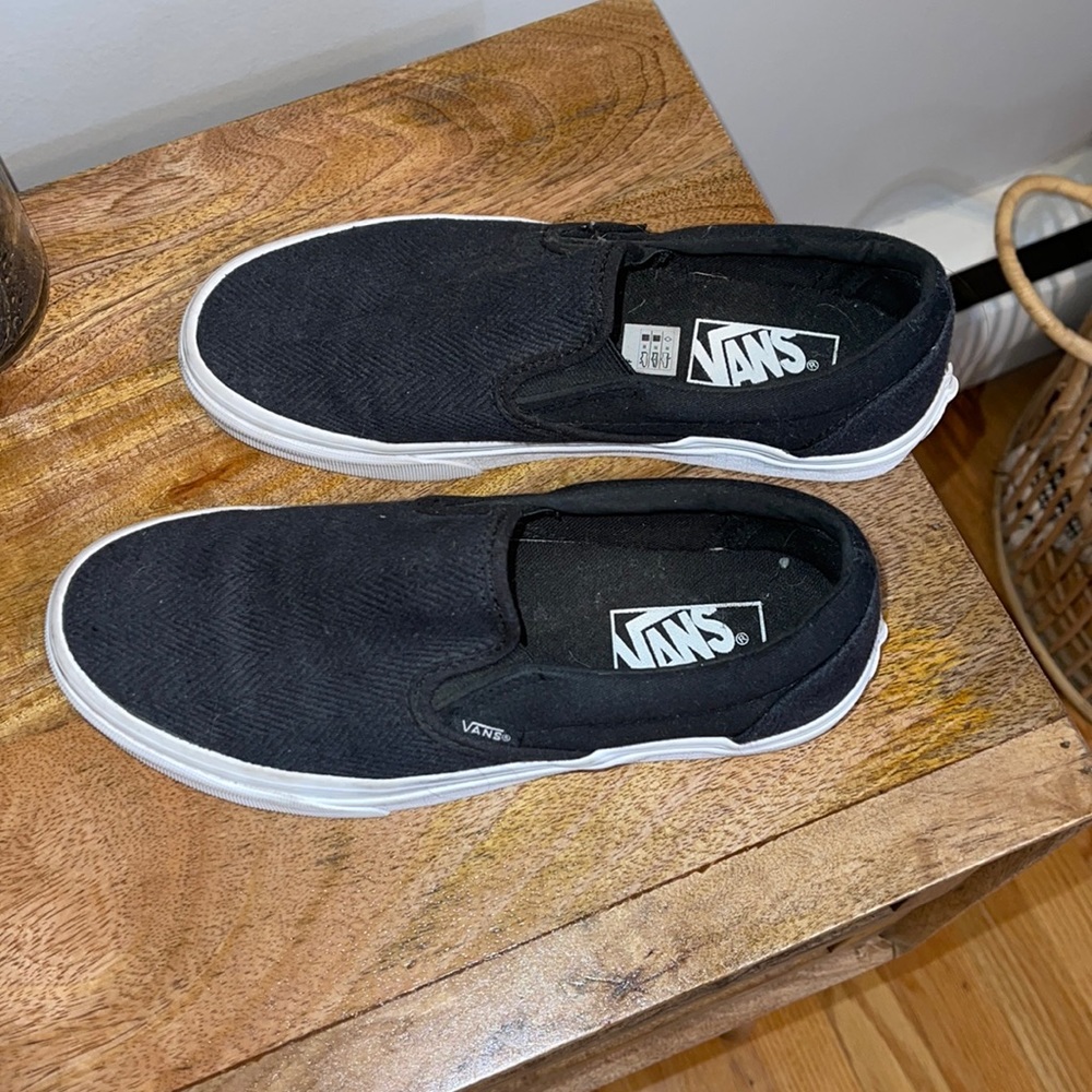 Black cloth Vans